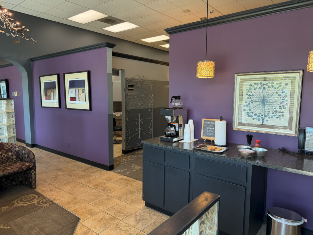 The coffee bar and waiting area in the lobby at Blades Hair Design